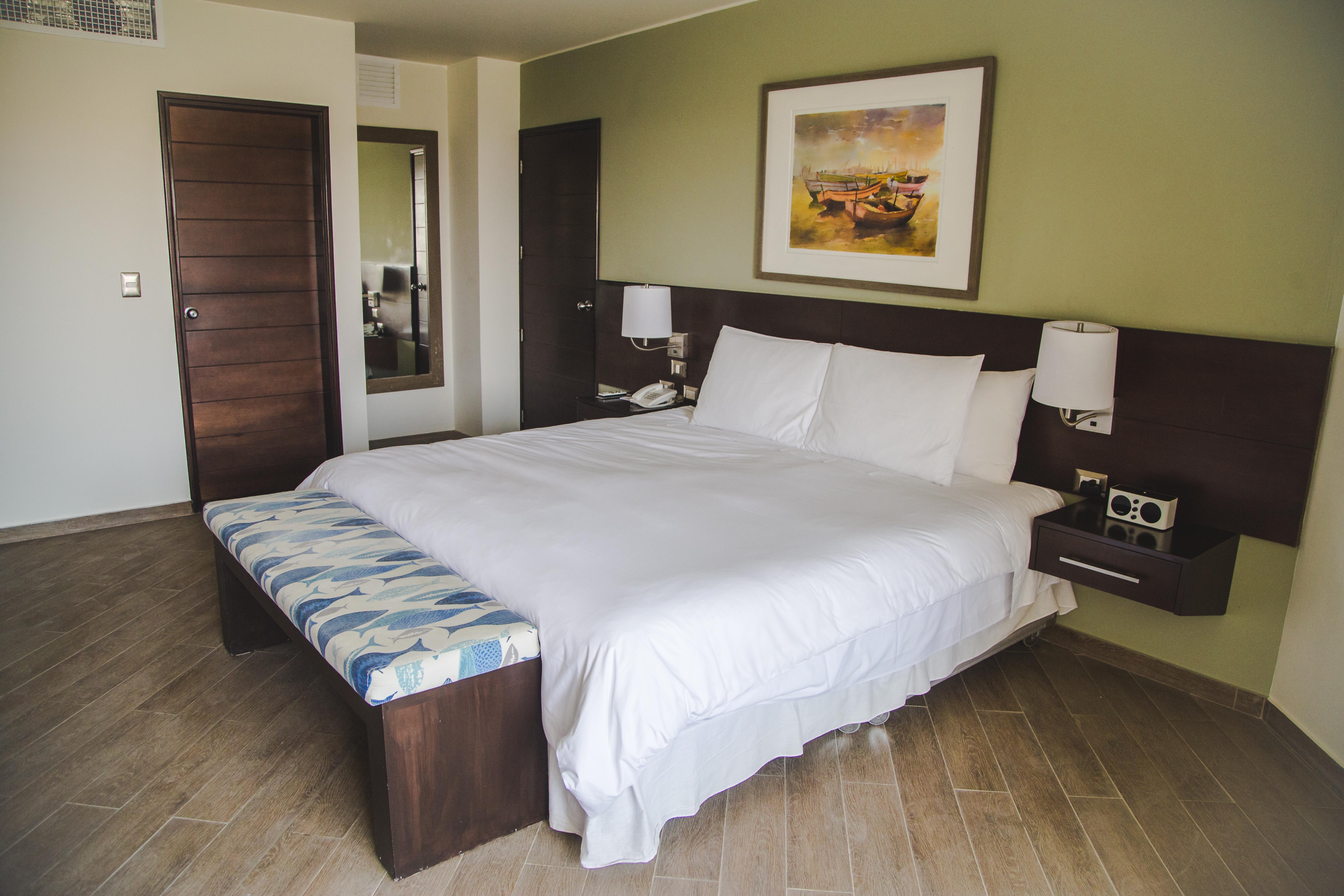 Aranwa Paracas Resort & Spa Exterior foto A bedroom at the Hilton Garden Inn in San Diego, California