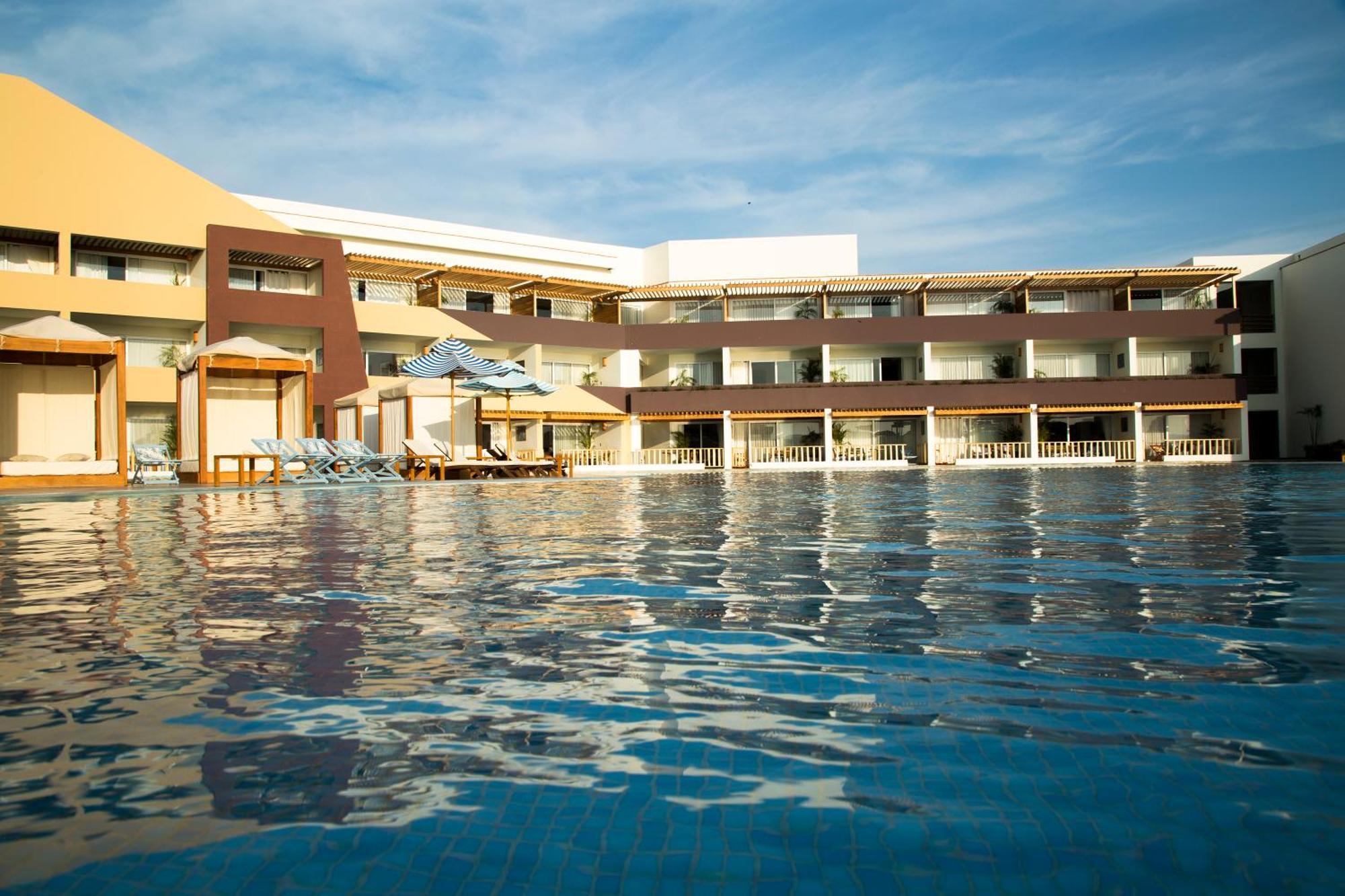 Aranwa Paracas Resort & Spa Exterior foto The swimming pool at the hotel